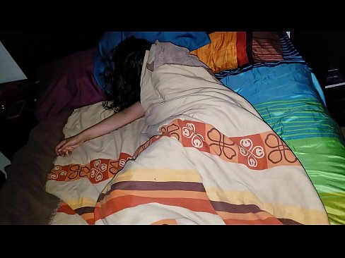 ❤️ Stiefson beréiert seng jonk Stéifmamm wärend hatt schléift. ️❌  Sex op Porno lb.rex-porn-com.ru ❤
