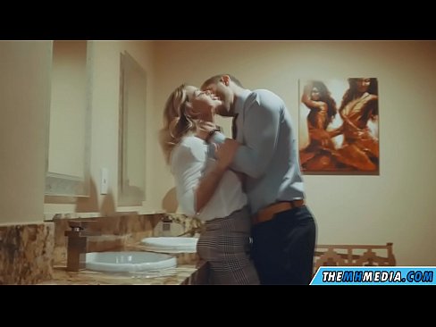 ❤️ Wann eng Busty Blond Iech an engem ëffentlechen Toilette verféiert ️❌  Sex op Porno lb.rex-porn-com.ru ❤